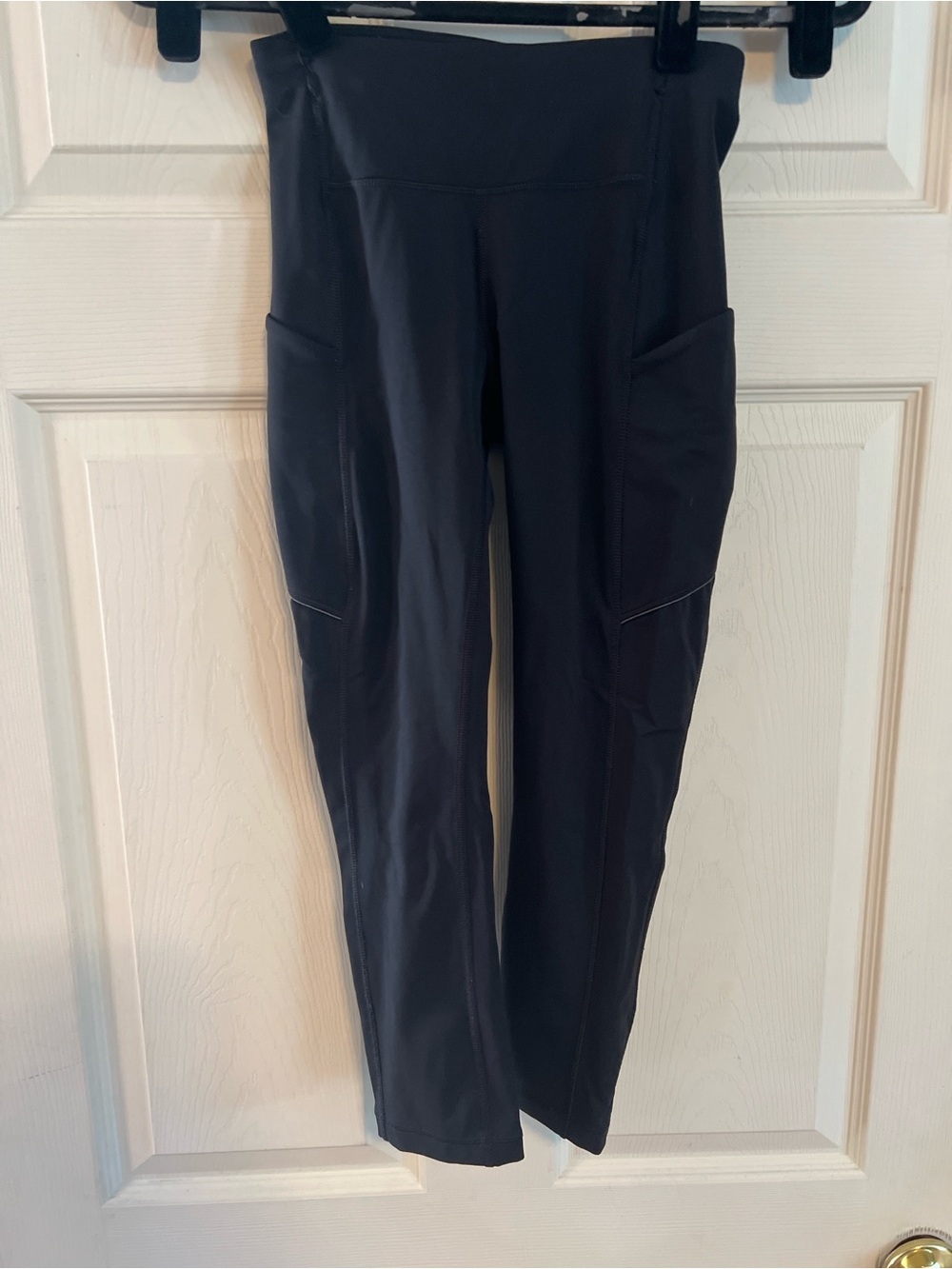 #192 Lululemon Speed Up Crop (21") Black Sz 2 EUC